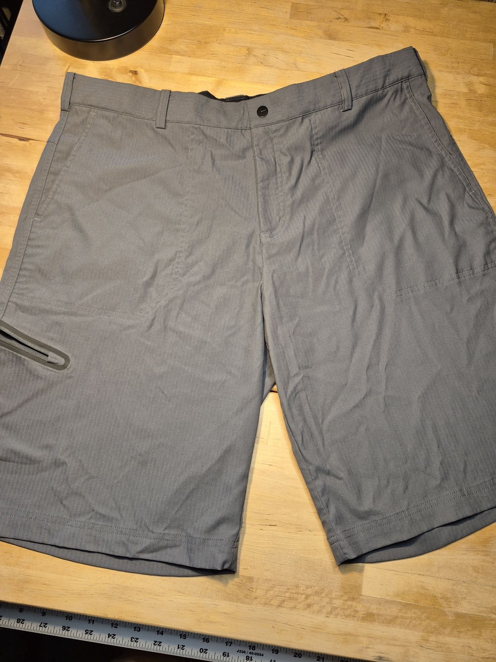Nike Men's Gray Athletic Flat-Front Shorts